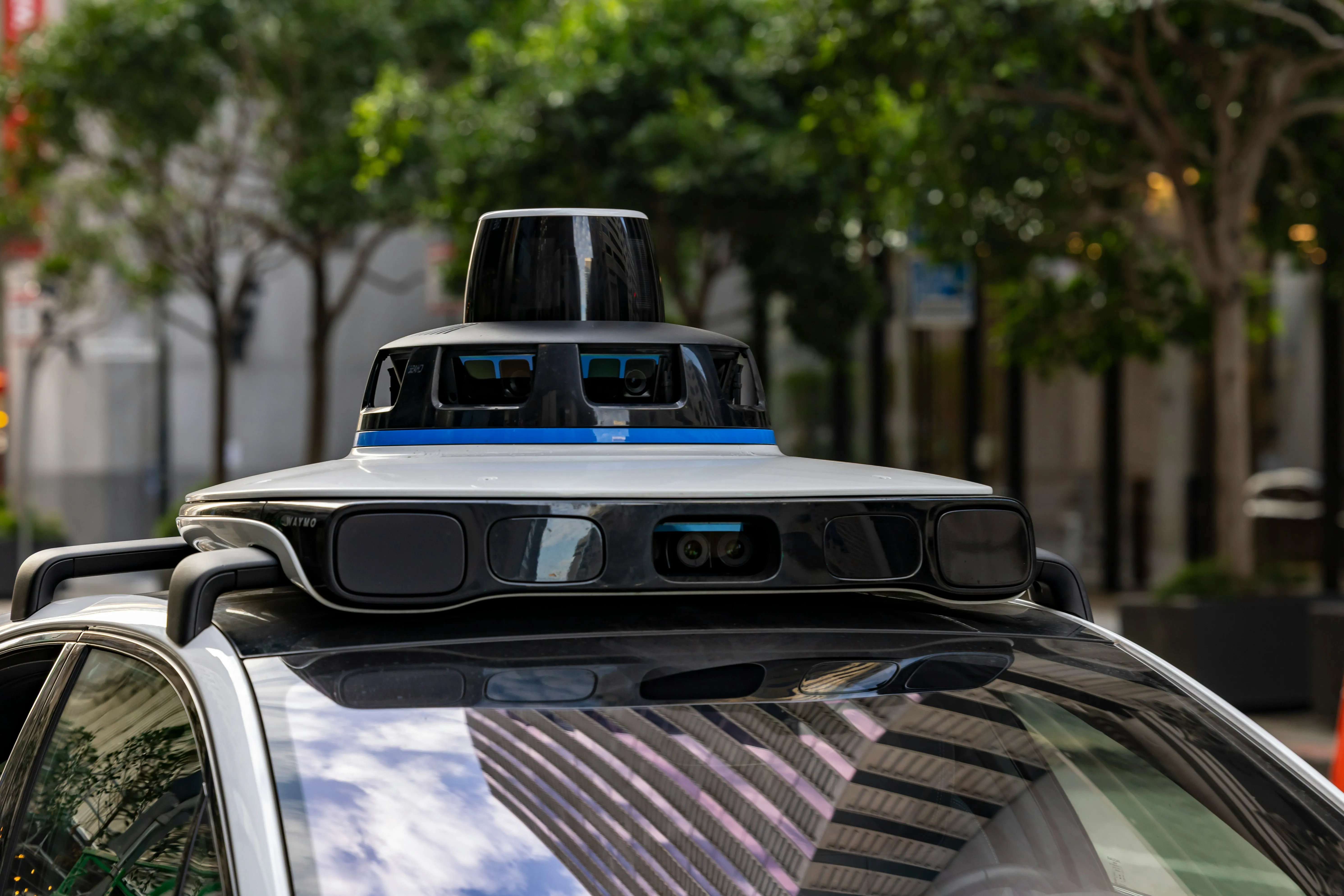 Autonomous vehicle sensor platform on a car roof